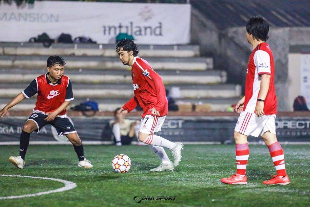 potret Pamungkas saat bermain sepak bola (instagram.com/pamunqkas)