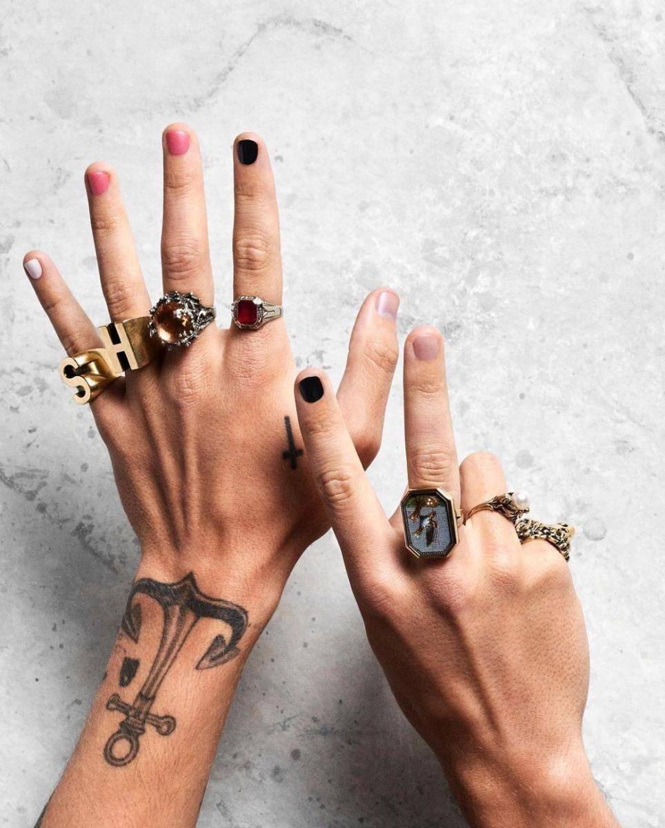 ilustrasi nail art (instagram.com/harrystyles)