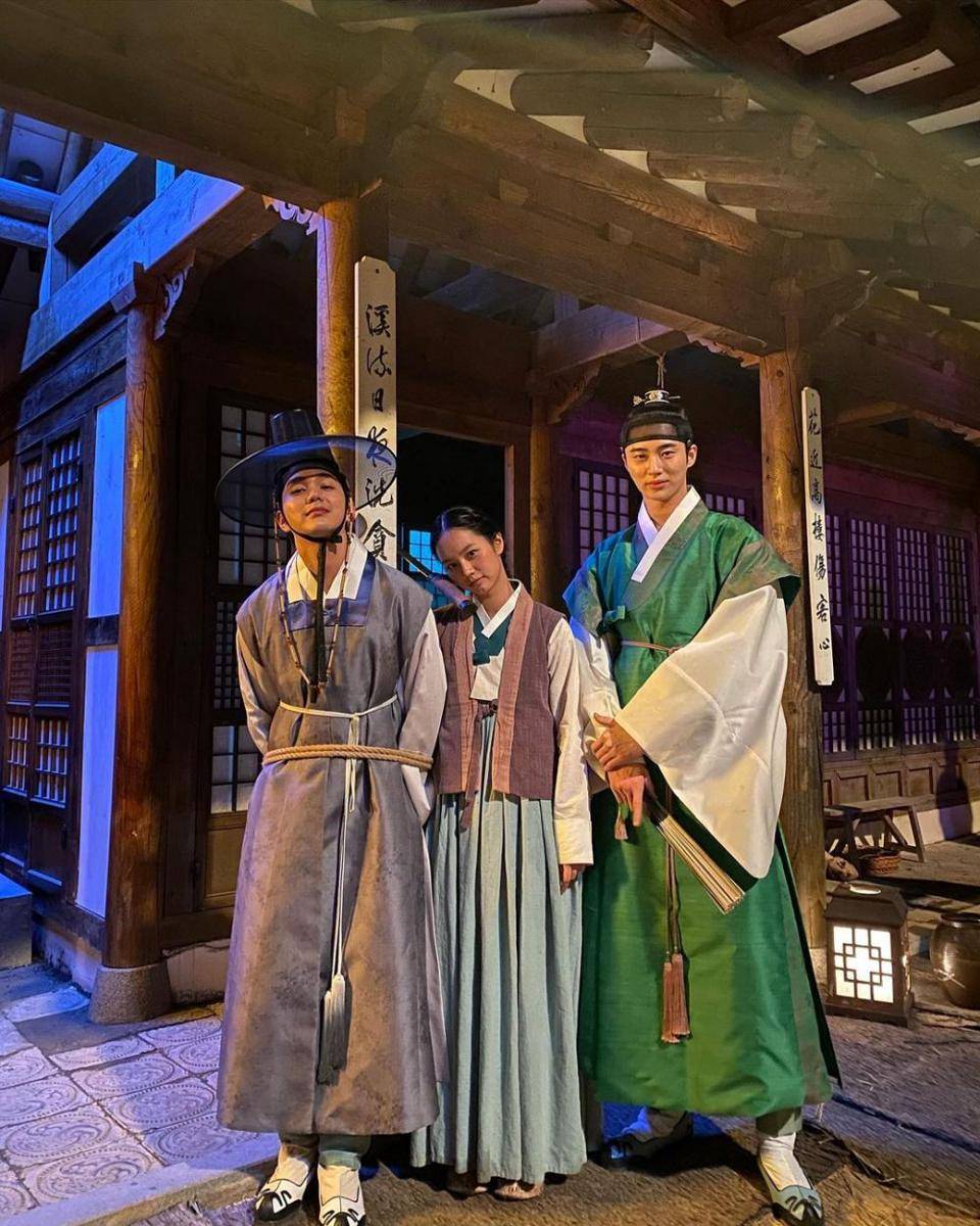 potret di balik layar drama Moonshine (instagram.com/hyeri0609)