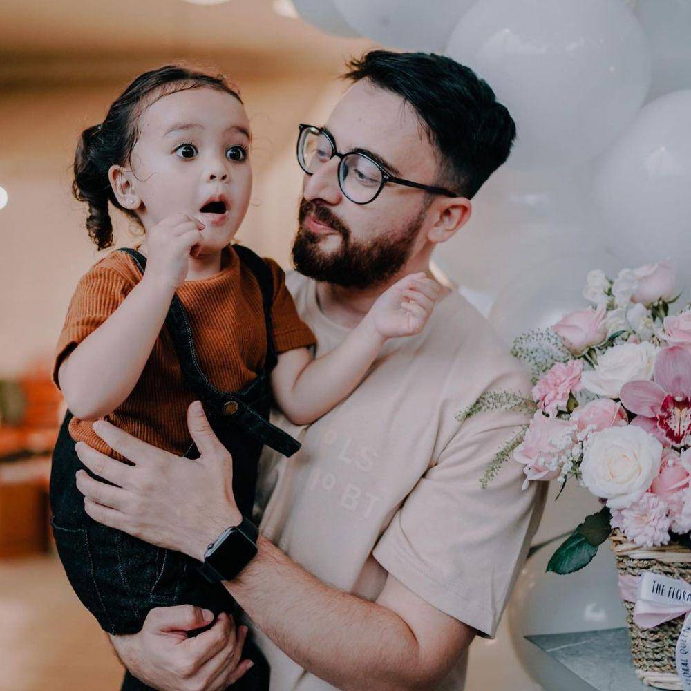 Irvan Farhad dan buah hati (instagram.com/defarhad)