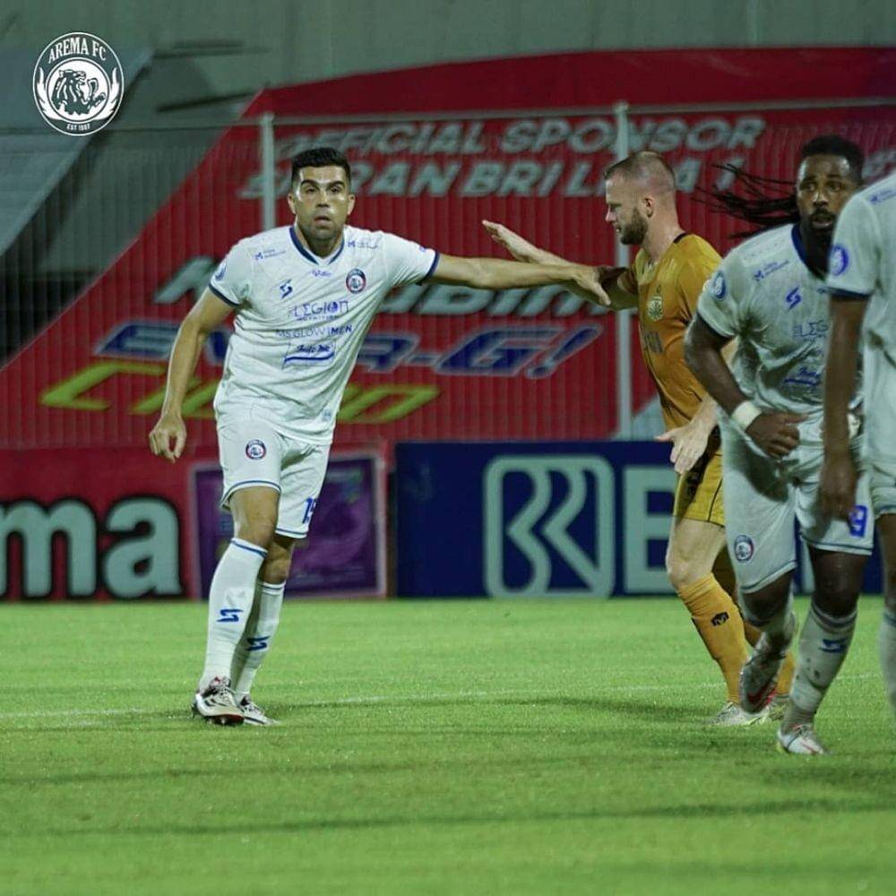 Fabiano Rossa Beltrame saat debut menghadapi Bhayangkara FC. Instagram/aremafcofficial