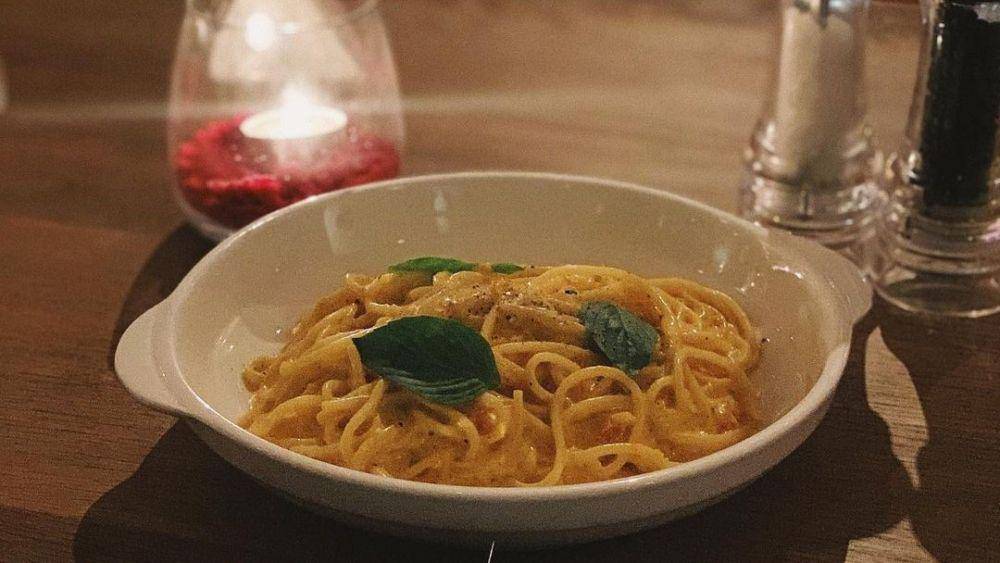 Salted egg spaghetti (instagram.com/pitchayafoodarchive)