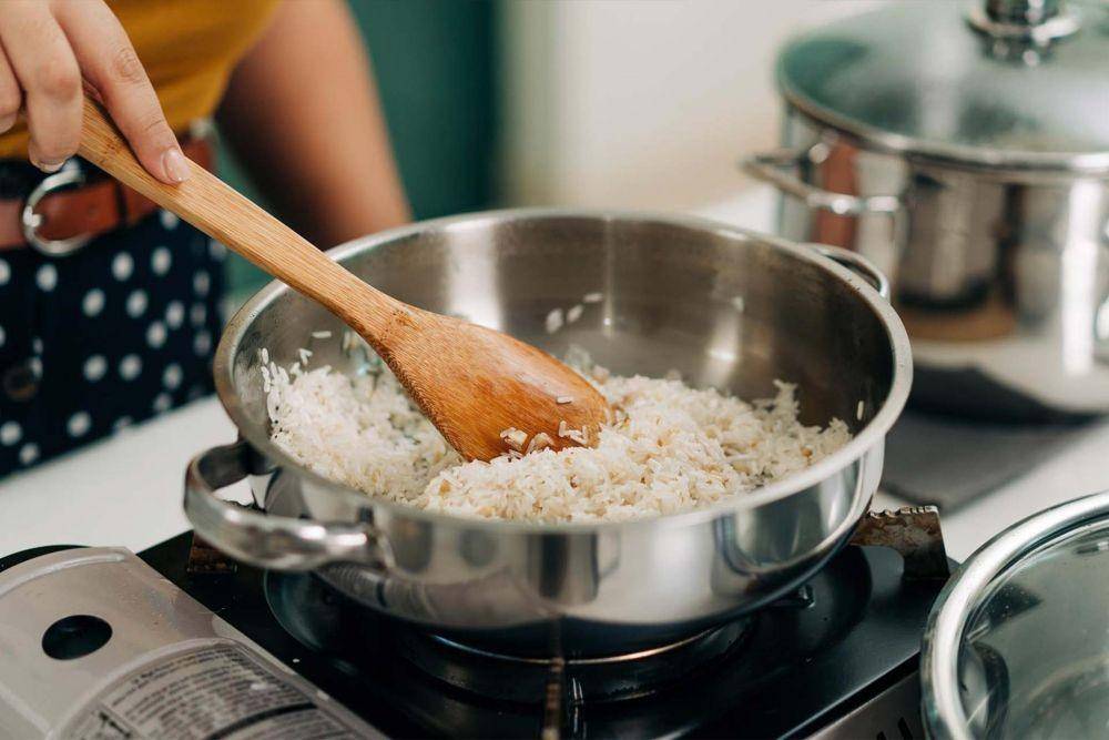 Memasak bubur (asianfoodnetwork.com)