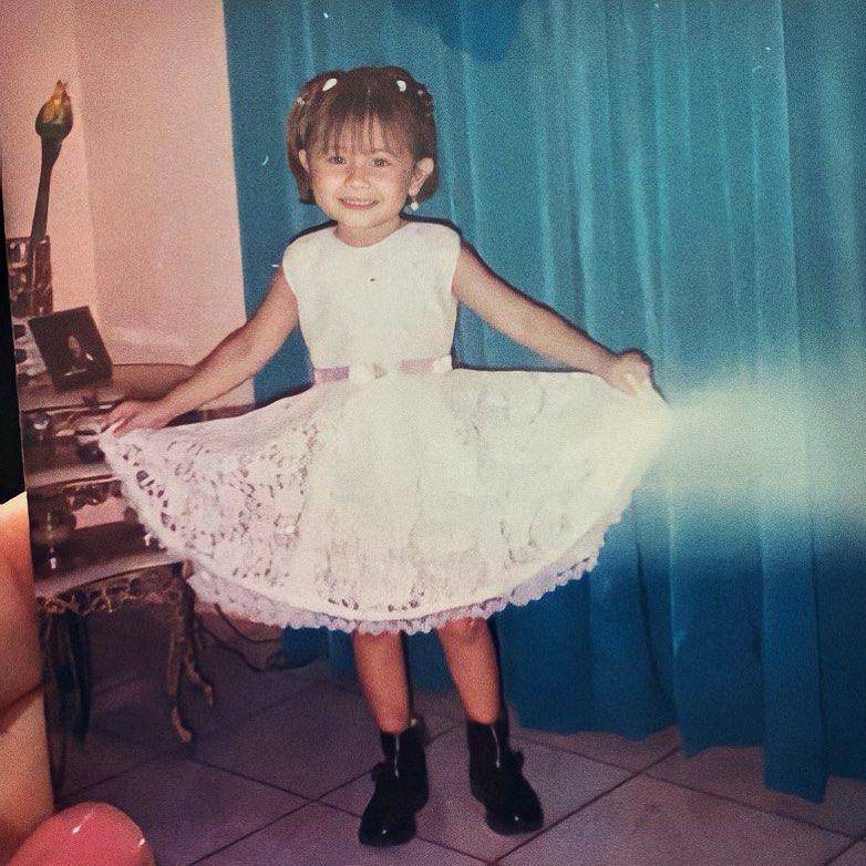 masa kecil Prilly Latuconsina (instagram.com/prillylatuconsina96)