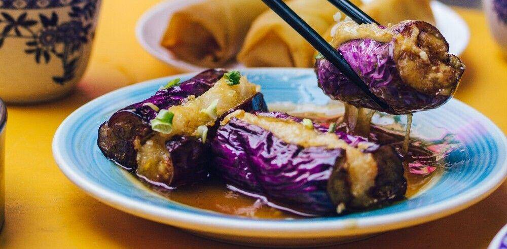 ilustrasi terong goreng kuah kecap (unsplash.com/Krista Stucchio)