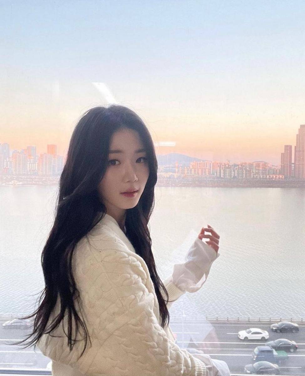 Shin Ji Yeon (instagram.com/jiiiyeonie__)