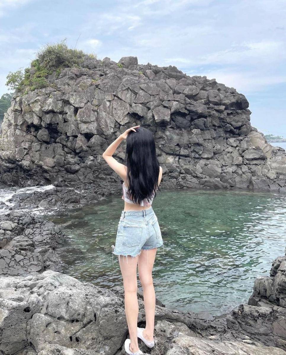 Shin Ji Yeon (instagram.com/jiiiyeonie__)