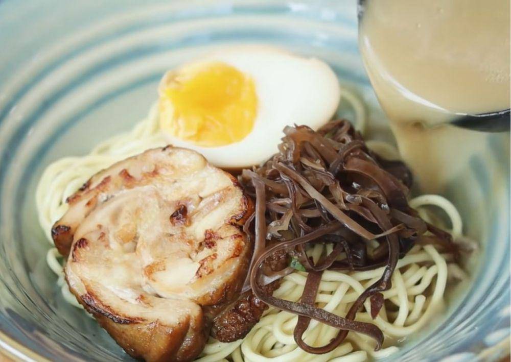 penyajian ramen (youtube.com/Devina Hermawan)