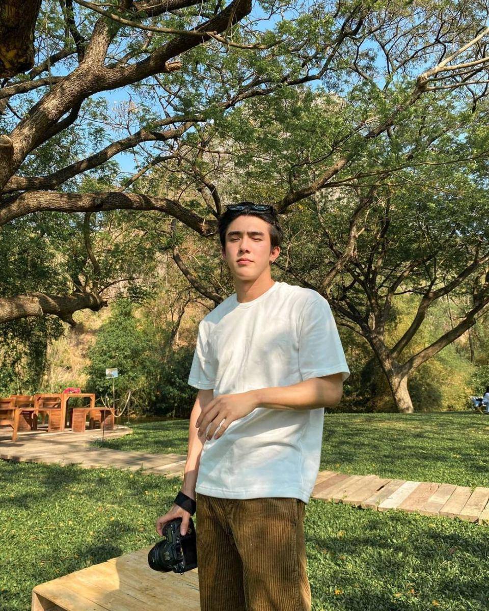 earth tone outfit ala Boom Jiratpisit (instagram.com/bxxm_jj)
