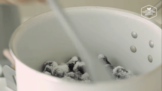 ilustrasi membuat selai blueberry  (dok. youtube.com/Cooking tree 쿠킹트리)
