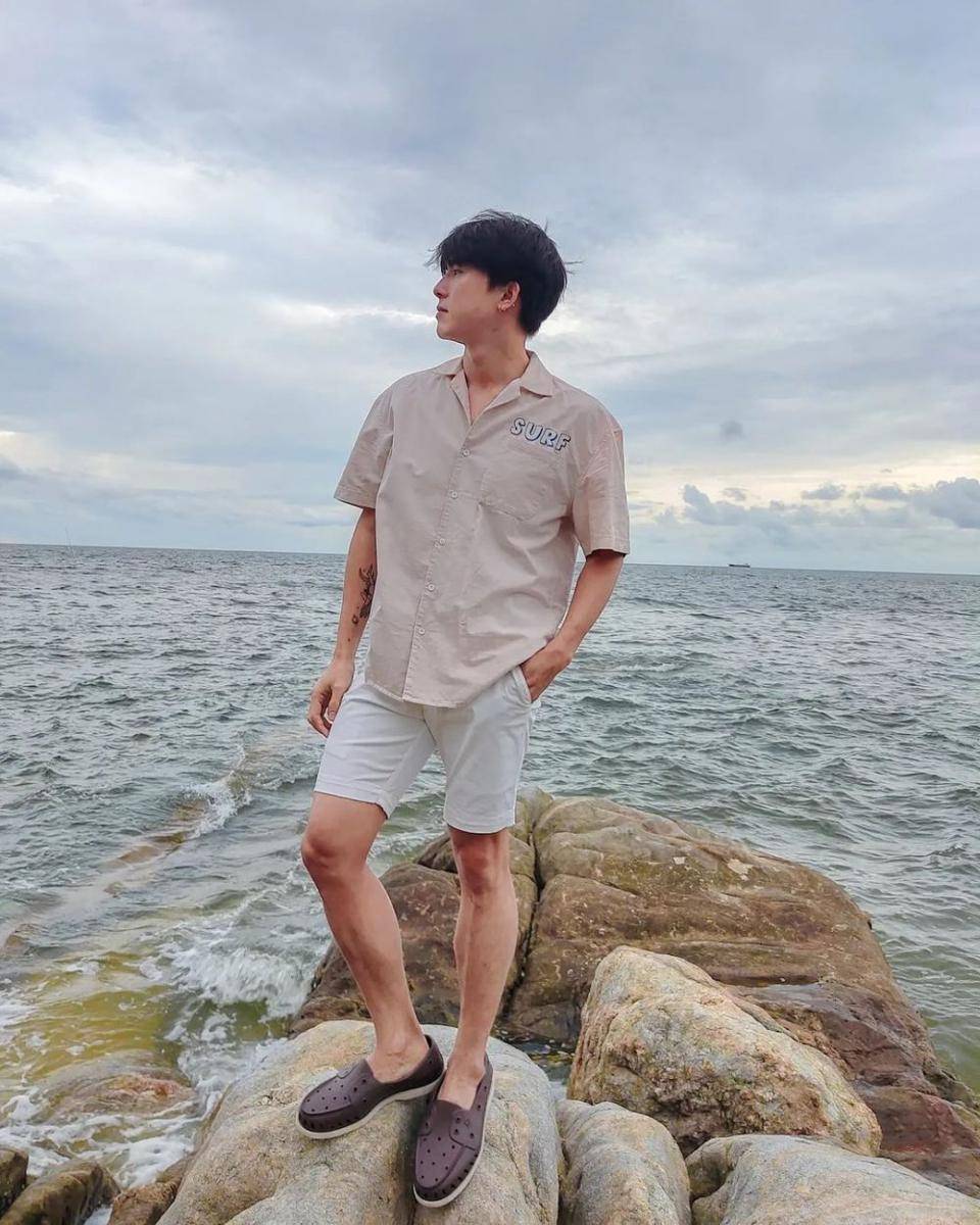earth tone outfit ala Boom Jiratpisit (instagram.com/bxxm_jj)