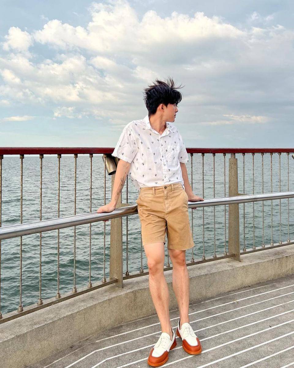 earth tone outfit ala Boom Jiratpisit (instagram.com/bxxm_jj)