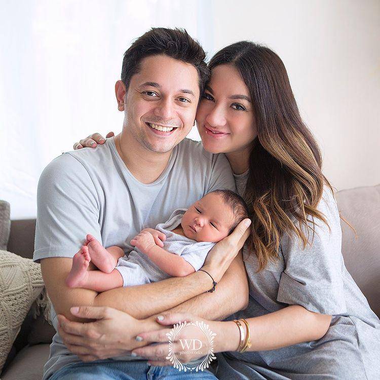 Tengku Dewi dan keluarga (instagram.com/tengkudewiputri_tdp)