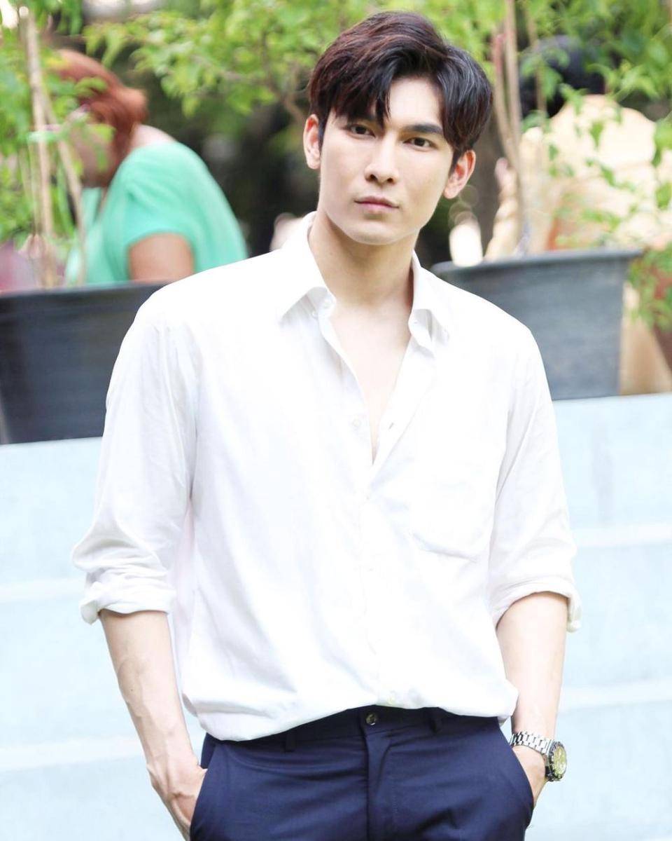 Mew Suppasit (instagram.com/mewsuppasit)
