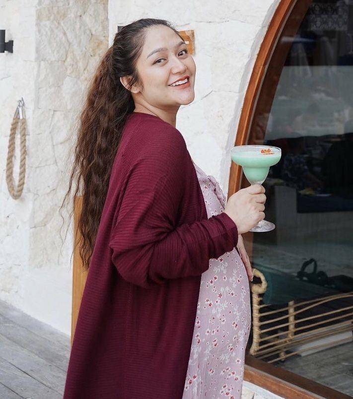 Mama 2022 (Instagram.com/sitibadriahh)