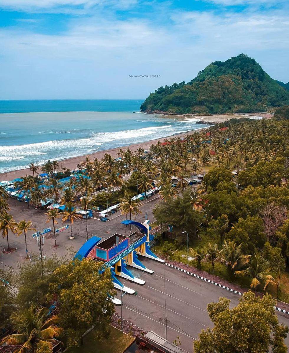 Pantai Suwuk (instagram.com/dhian_hardjodisastro)