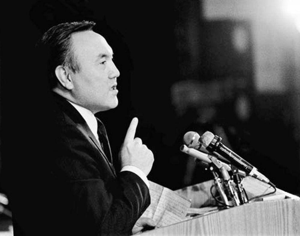 Nursultan Nazarbayev saat terpilih sebagai Presiden Republik Sosialis Soviet Kazakhstan di tahun 1990. (twitter.com/eurasianet)