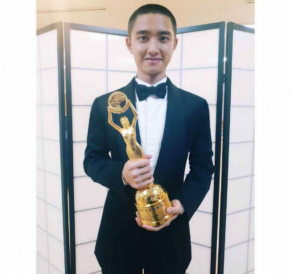D.O EXO (instagram.com/weareone.exo)
