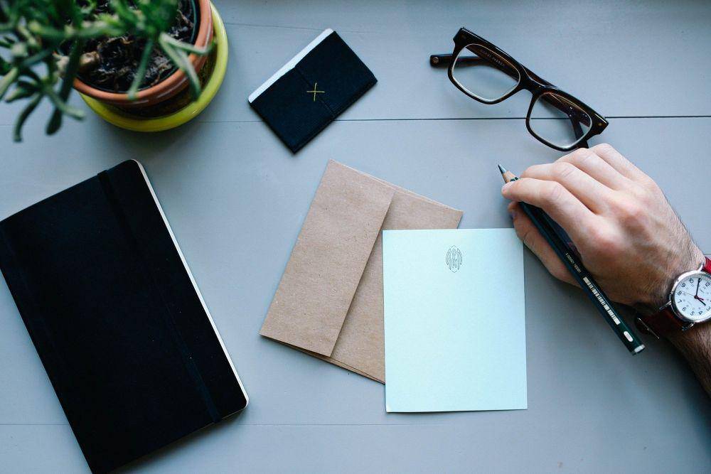 ilustrasi menulis surat (pixabay.com/jplenio)