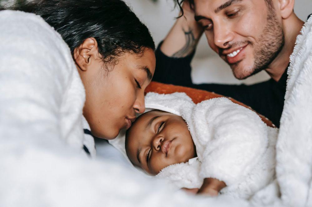 3 Tips Kelola Stres saat Merawat Bayi, Jangan Lupa Me Time
