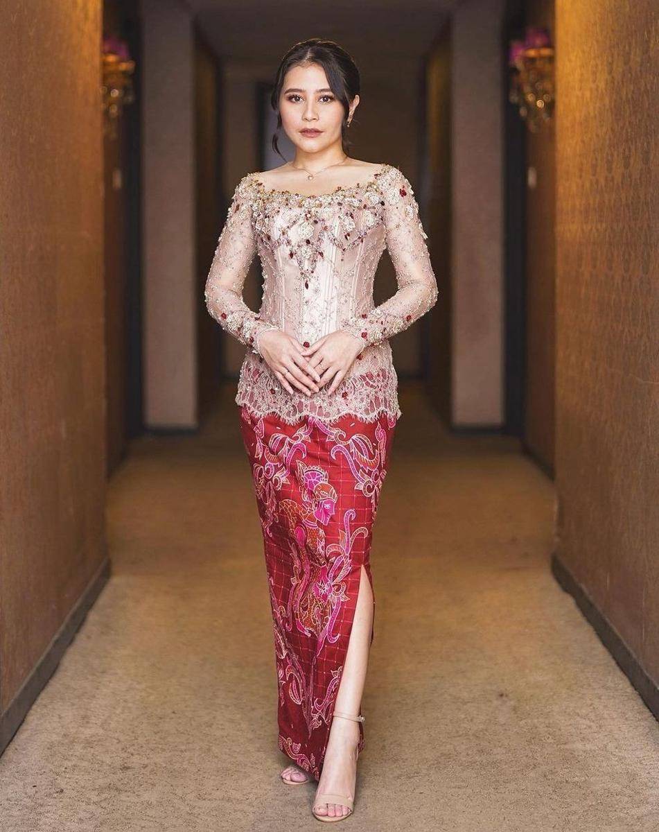 Prilly Latuconsina (instagram.com/prillylatuconsina96)