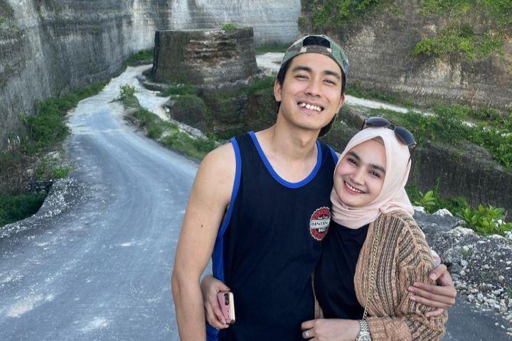 10 Potret Bahagia Evan Marvino dan Istri, Umumkan Hamil Anak Pertama