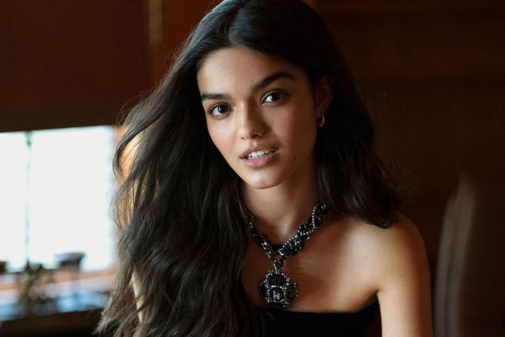 10 Potret Stunning Rachel Zegler, Best Actress Golden Globes 2022