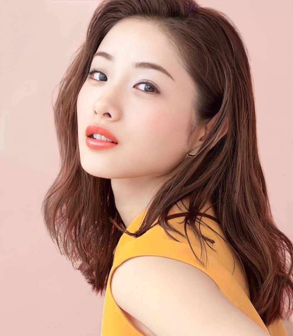 Satomi Ishihara (instagram.com/saaatomi._.1224)