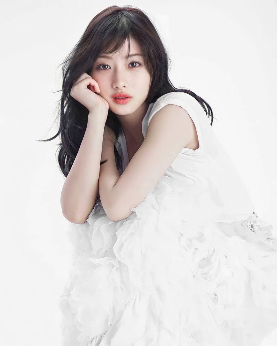 Satomi Ishihara (instagram.com/saaatomi._.1224)