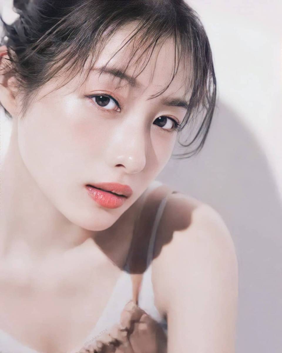 Satomi Ishihara (instagram.com/saaatomi._.1224)