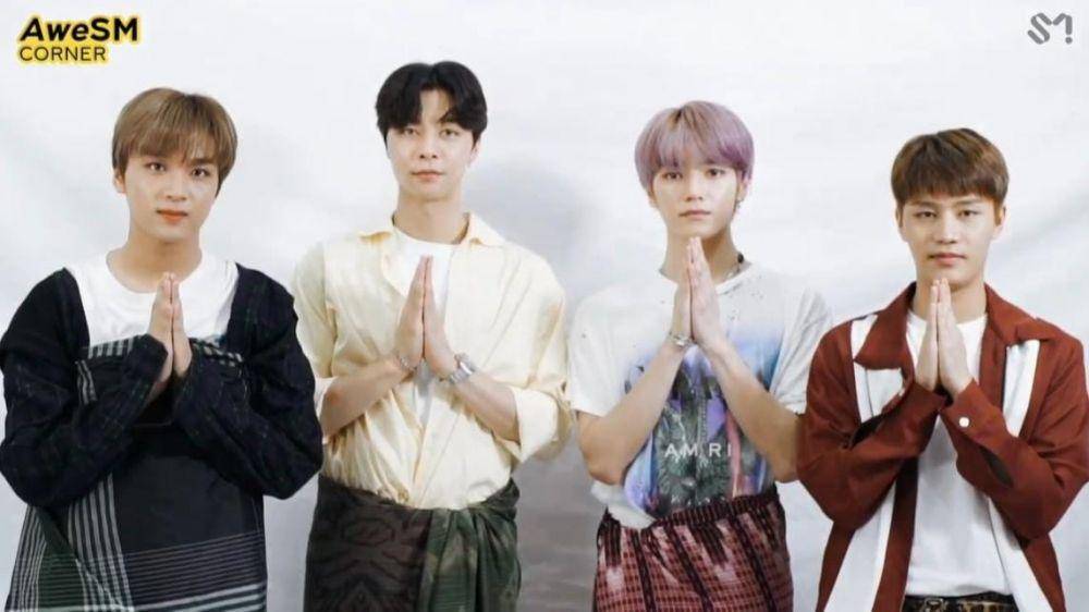 Haechan, Johnny, Taeyong, dan Taeil memakai sarung (instagram/smtown_idn)