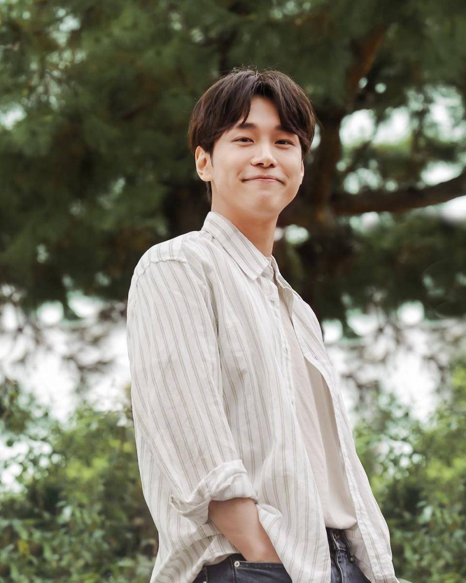 Kang Yoo Seok (post.naver.com/호두앤유ent)