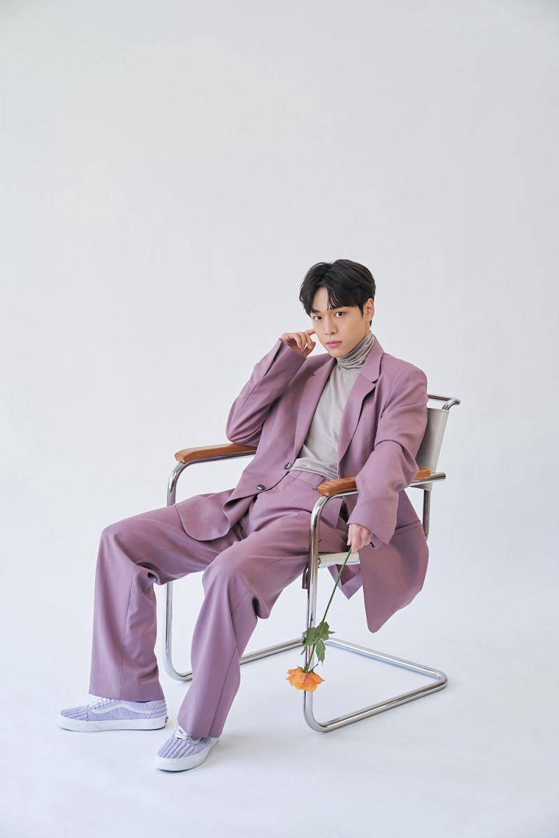 Kang Yoo Seok (post.naver.com/호두앤유ent)