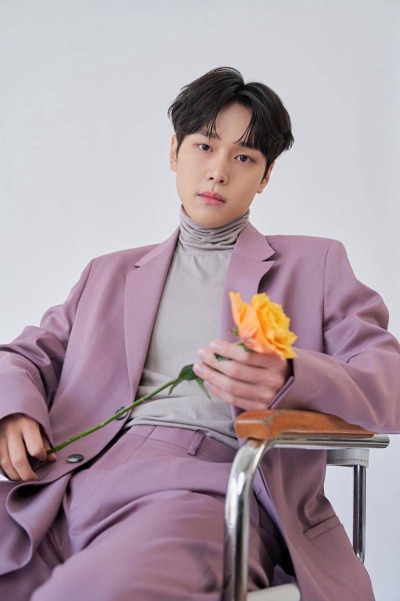 Kang Yoo Seok (post.naver.com/호두앤유ent)