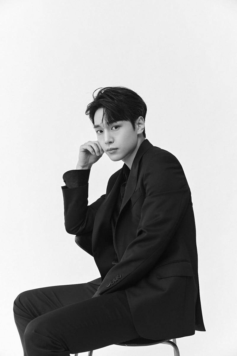Kang Yoo Seok (post.naver.com/호두앤유ent)