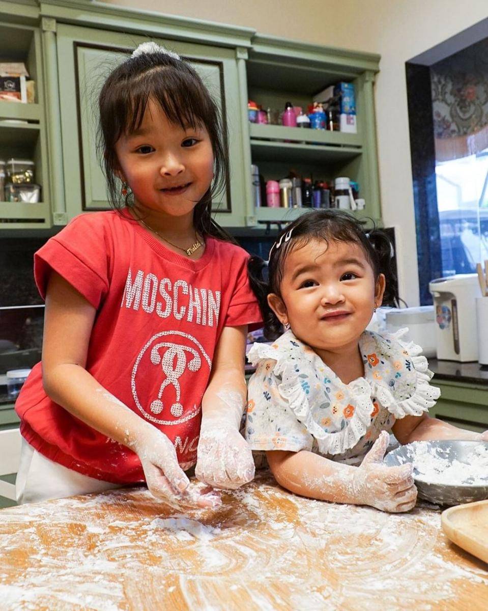 Thalia dan Thania Putri Onsu (instagram.com/thaliaputrionsu)