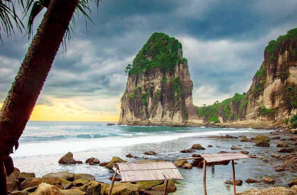 Pantai Pangasan (instagram.com/mbul_scapers)