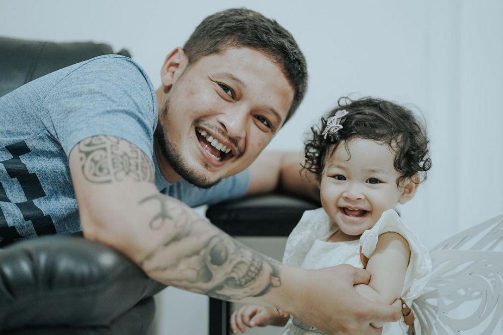 9 Potret Gemas Akleema, Anak Syamsir Alam yang Siap Jadi Kakak