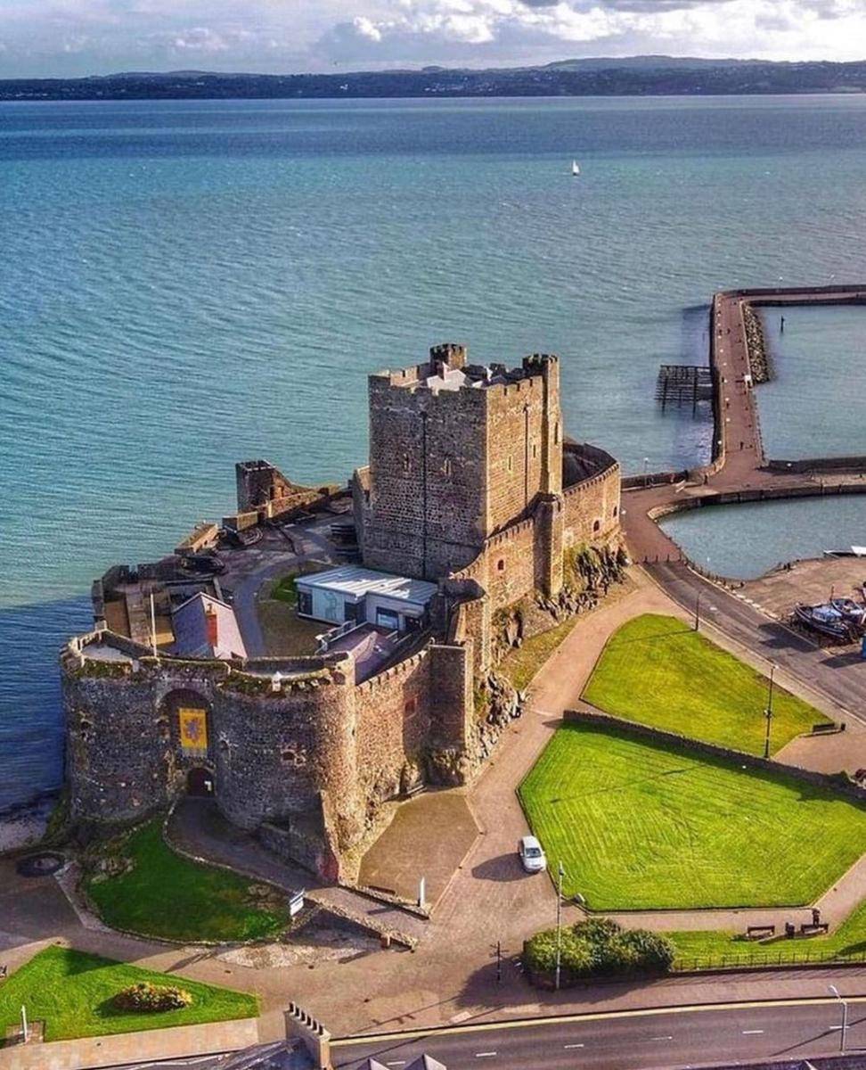 potret Kastil Carrickfergus (instagram.com/travellernorthernireland)