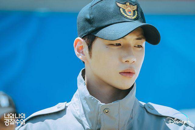 Kang Daniel di drama Rookie Cops (instagram.com/disneypluskr)