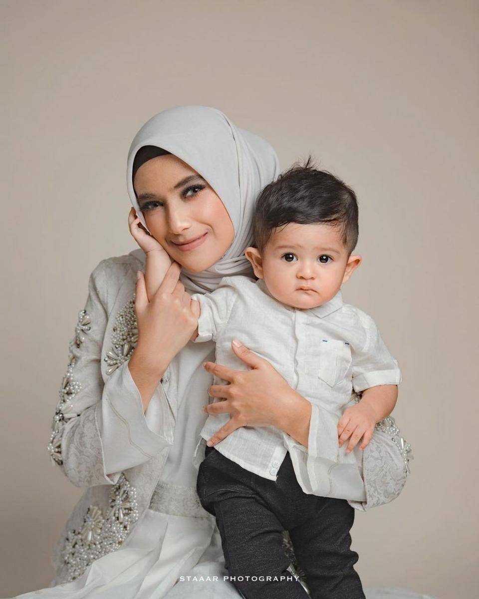 Nadya Mustika (Radianmotoart | staaar_studio via Instagram.com/nadyamustikarahayu/)