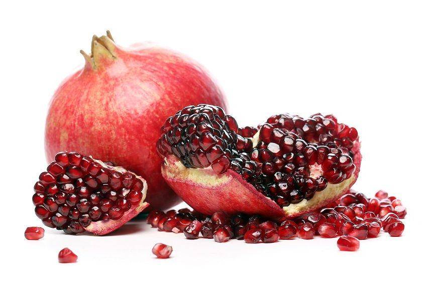 buah delima atau pomegranate (freepik.com/Racool_studio)