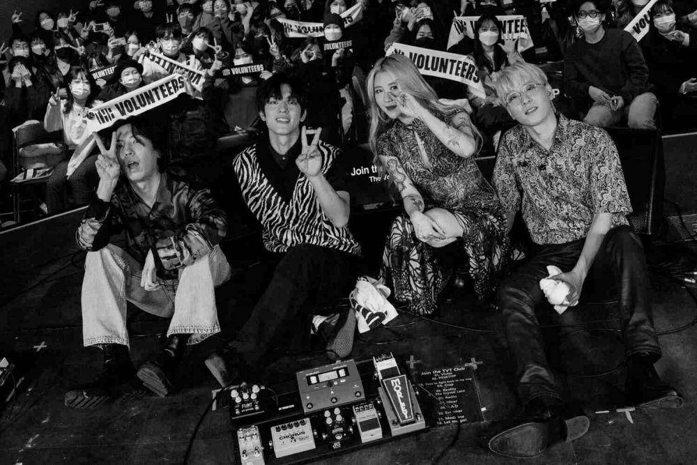 The Volunteers (twitter.com/the__volunteers)