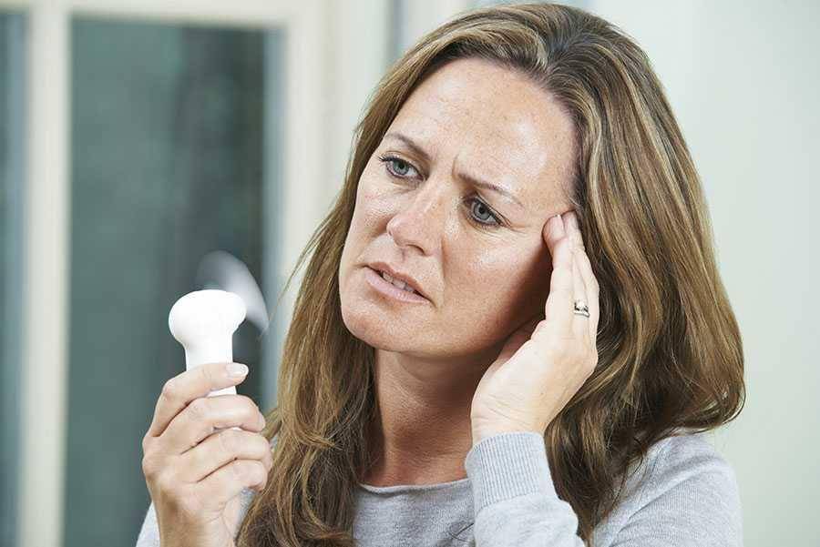 ilustrasi gejala hot flash saat menopause (divinemothers.in)