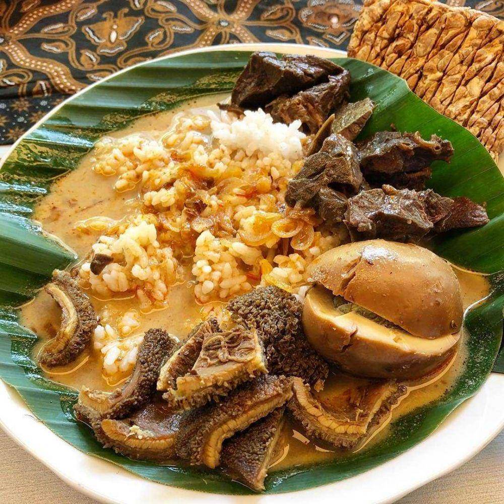 nasi gandul (instagram.com/kita_suka_makan)