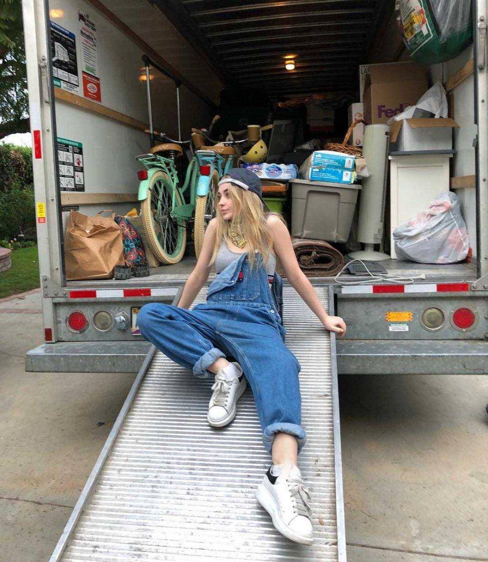outfit Sabrina Carpenter (instagram.com/sabrinacarpenter)