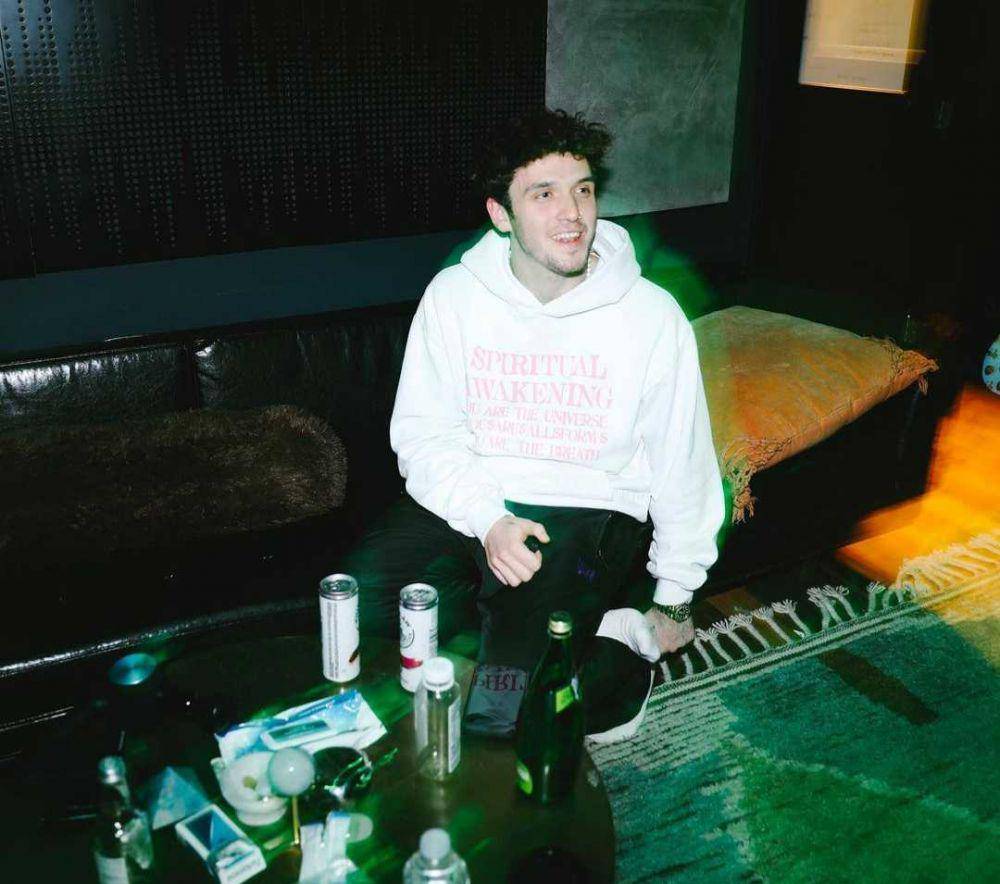 Lauv (instagram.com/lauvsongs)