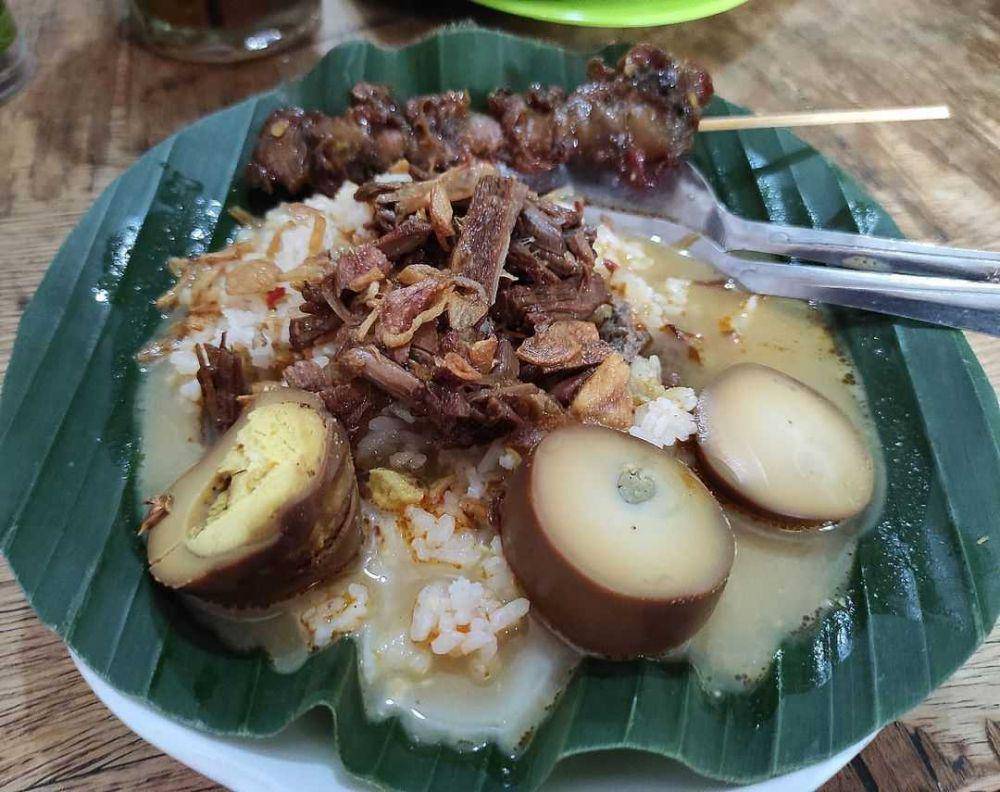 nasi gandul (instagram.com/foodstoriast)