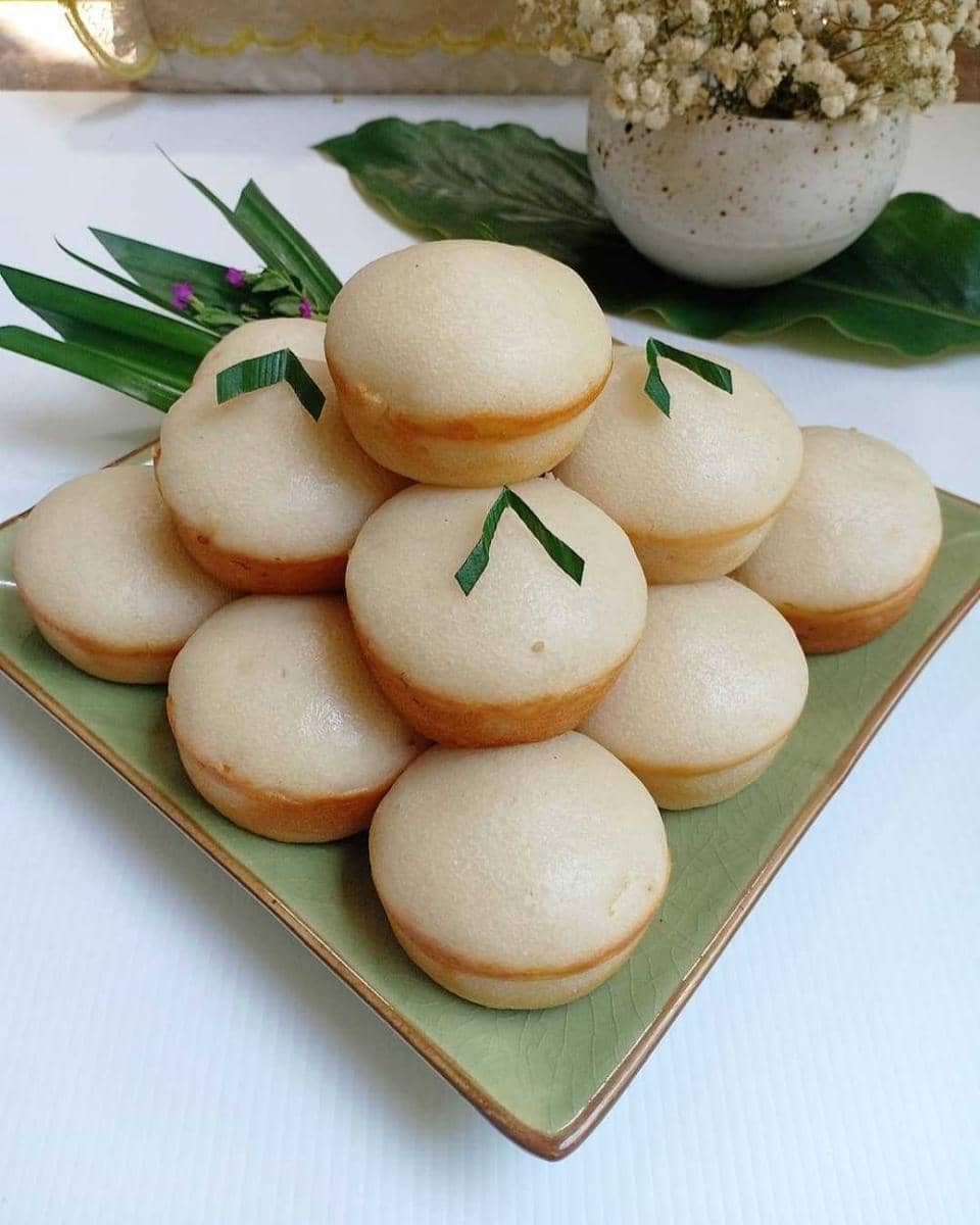 kue apem (instagram.com/dyah_luvkitchen)