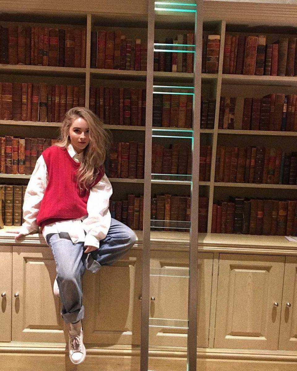 outfit Sabrina Carpenter (instagram.com/sabrinacarpenter)